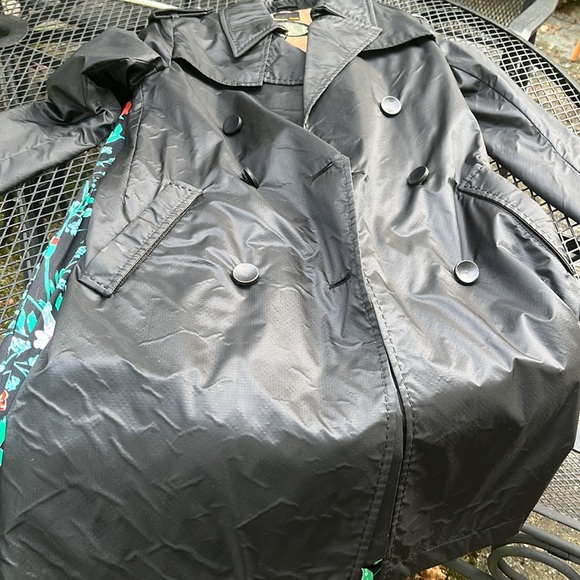 Fendi trench raincoat size 38. Hits at knee. - Picture 3 of 5